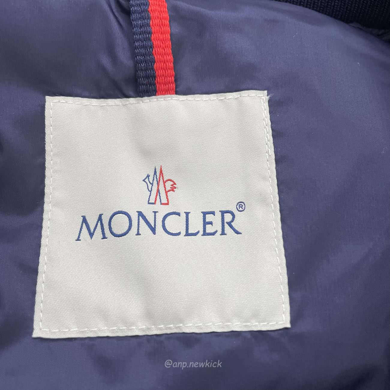 Moncler Dives Down Bomber Jacket (4) - newkick.vip